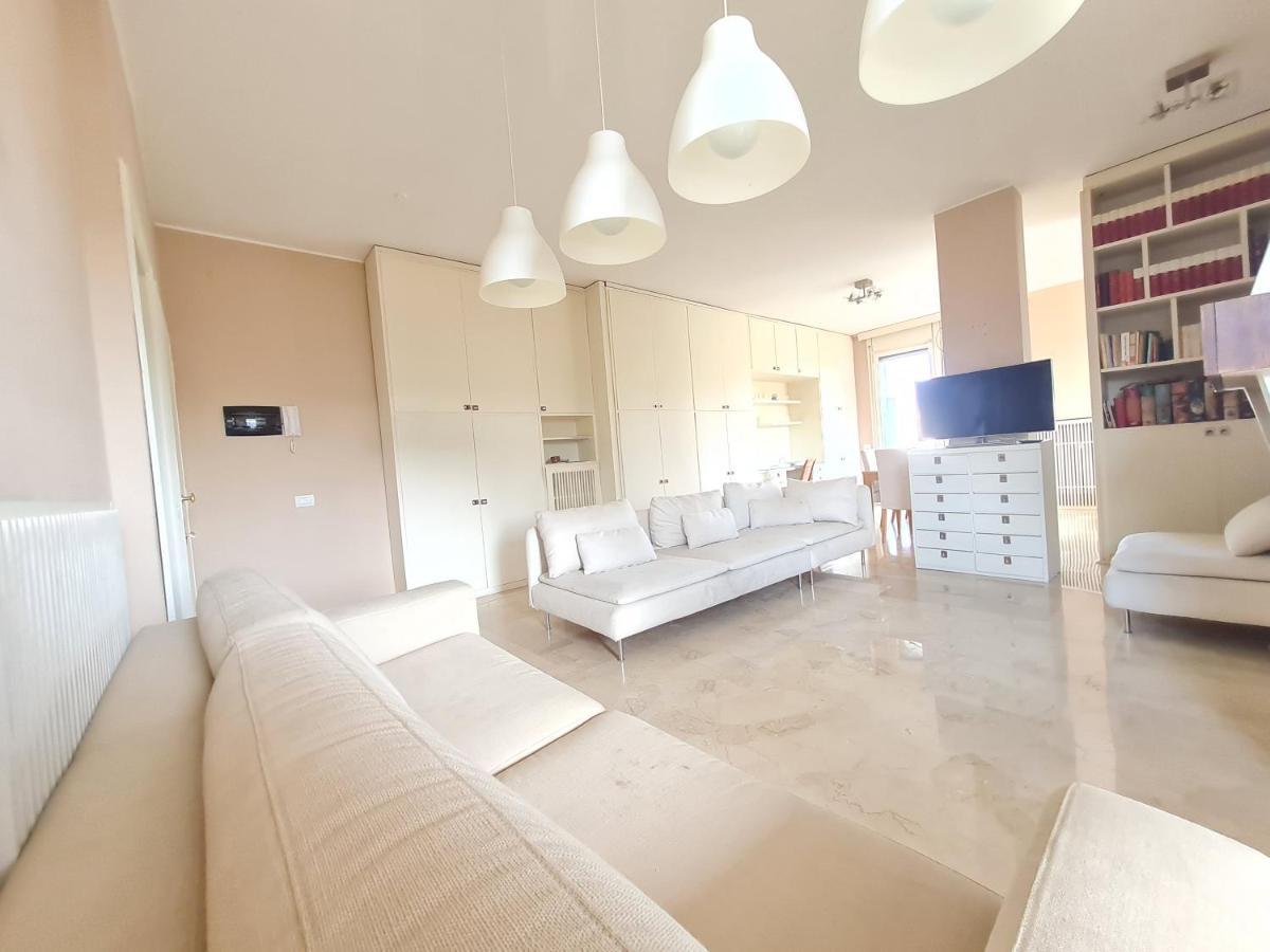Ottoboni Charme Apartment With Terrace มิลาน ภายนอก รูปภาพ